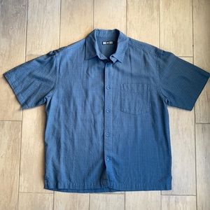 REI short sleeve button down. Small. Blue Grey